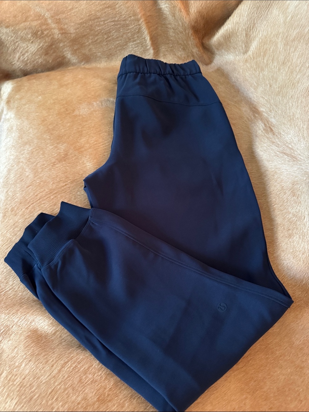 lululemon Deep Navy Joggers style pants. Elastic waistband. Size 4. inseam 27